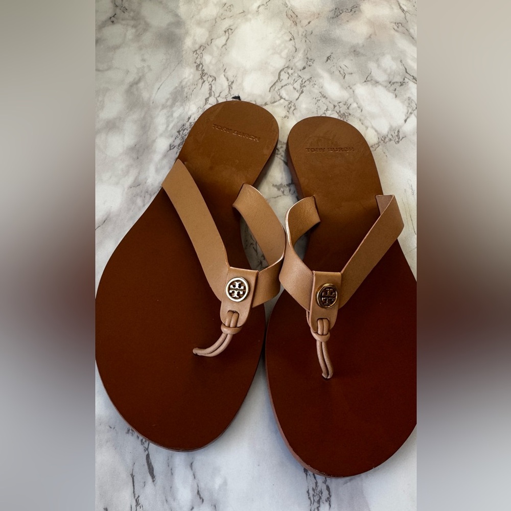 Tory Burch Manon Thong Sandal, (tan, size 7) - Picture 9 of 14